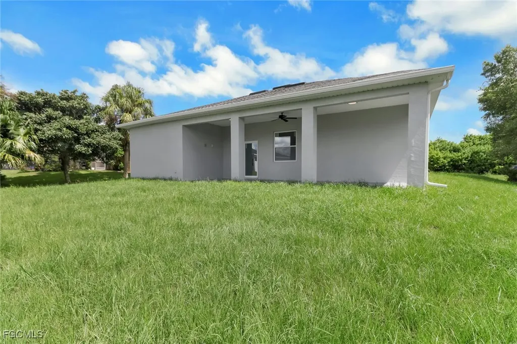 6021 Lindbrook Avenue Fort Myers FL 33905