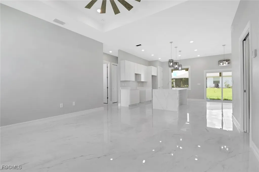 6021 Lindbrook Avenue Fort Myers FL 33905