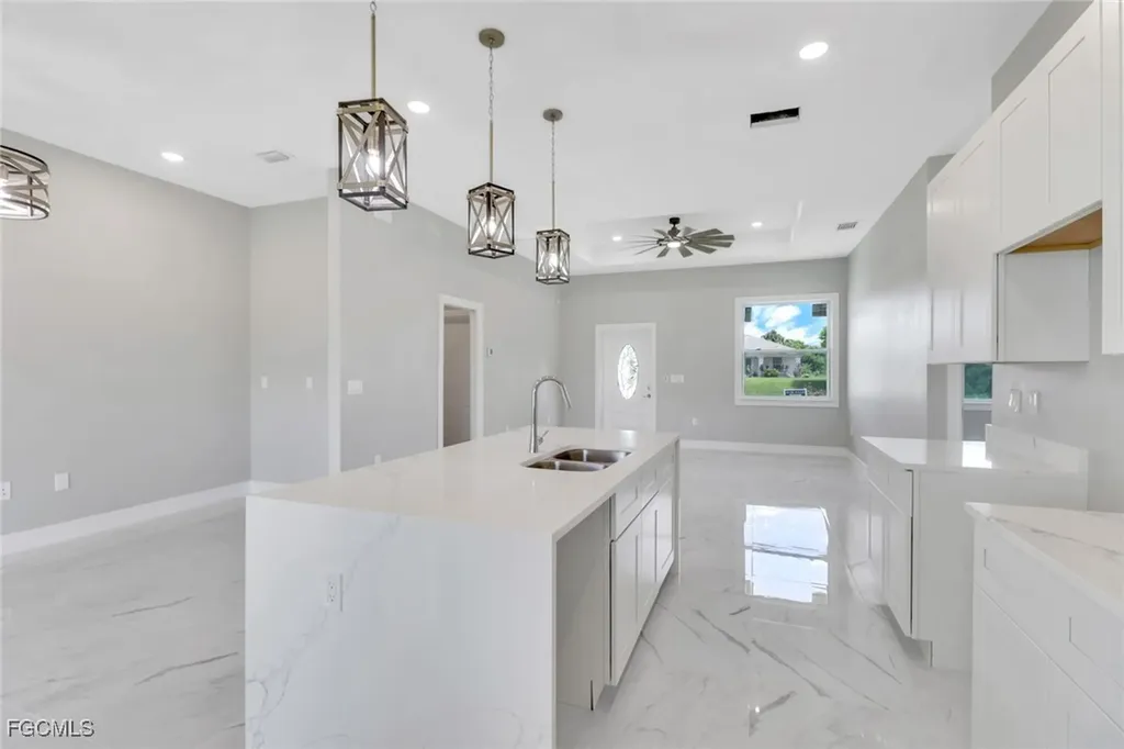 6021 Lindbrook Avenue Fort Myers FL 33905