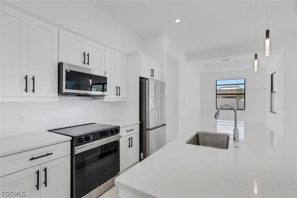 406 NE 19th Place Cape Coral FL 33909