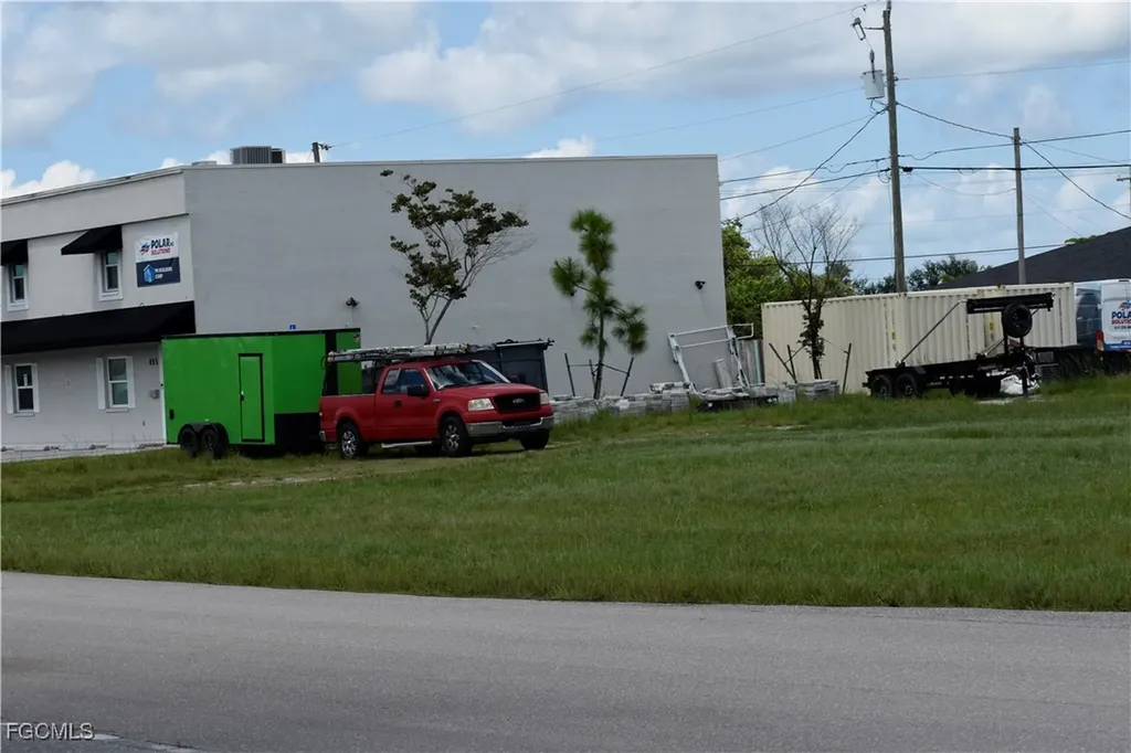 825 NE 7th Terrace Cape Coral FL 33909