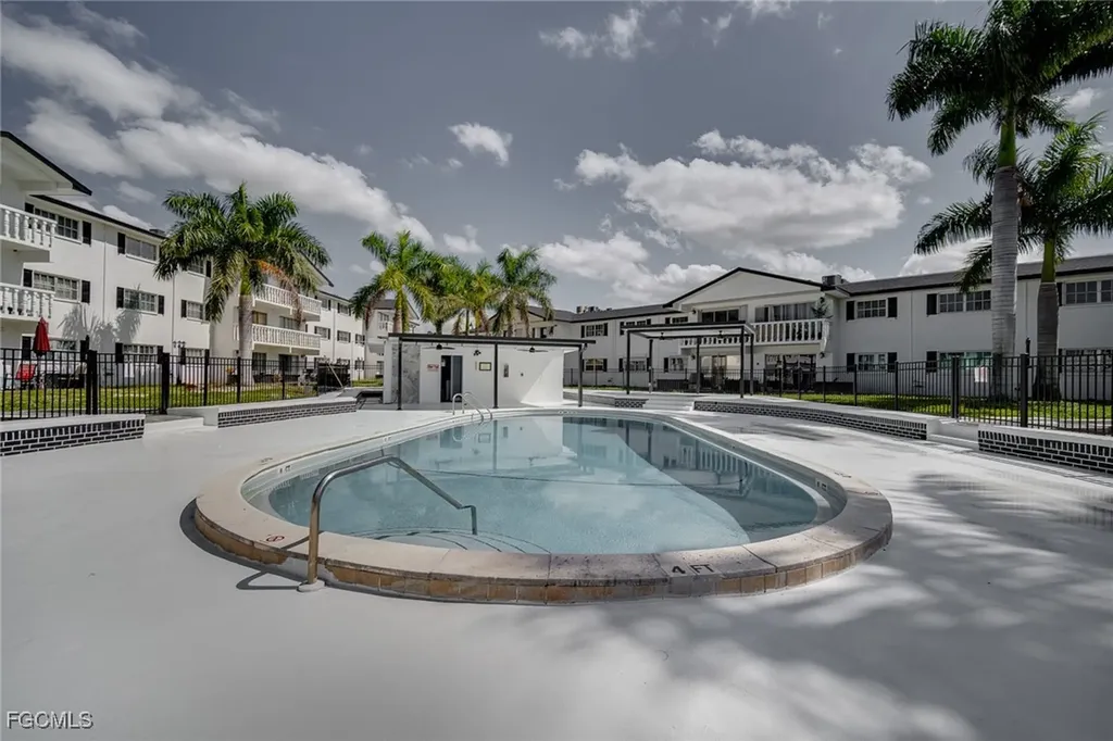 Fort Myers FL, 3706 Broadway, Unit 2