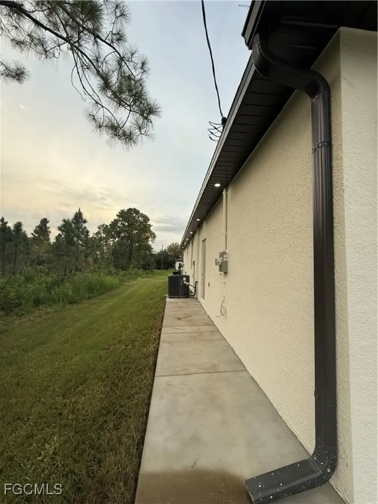 2807 40th Street W Lehigh Acres FL 33971-2038