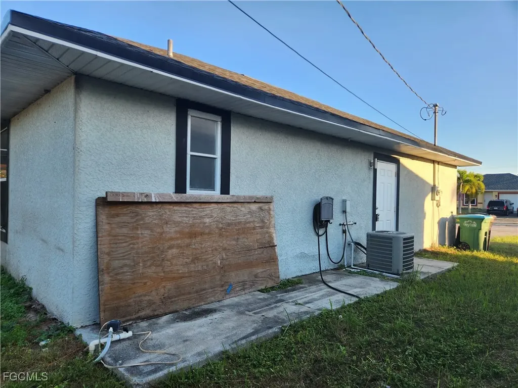 621 SW 21st Lane Cape Coral FL 33991