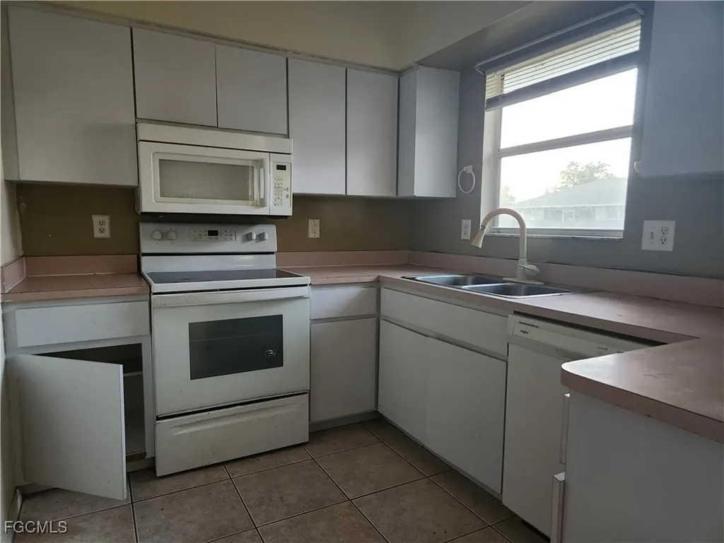 621 SW 21st Lane Cape Coral FL 33991