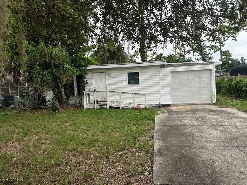 5424 8th Avenue Fort Myers FL 33907