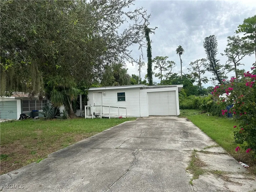 5424 8th Avenue Fort Myers FL 33907