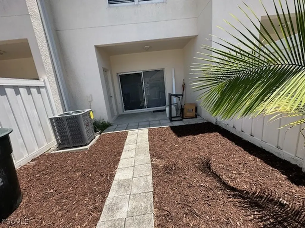 3627 Pine Oak Circle Fort Myers FL 33916