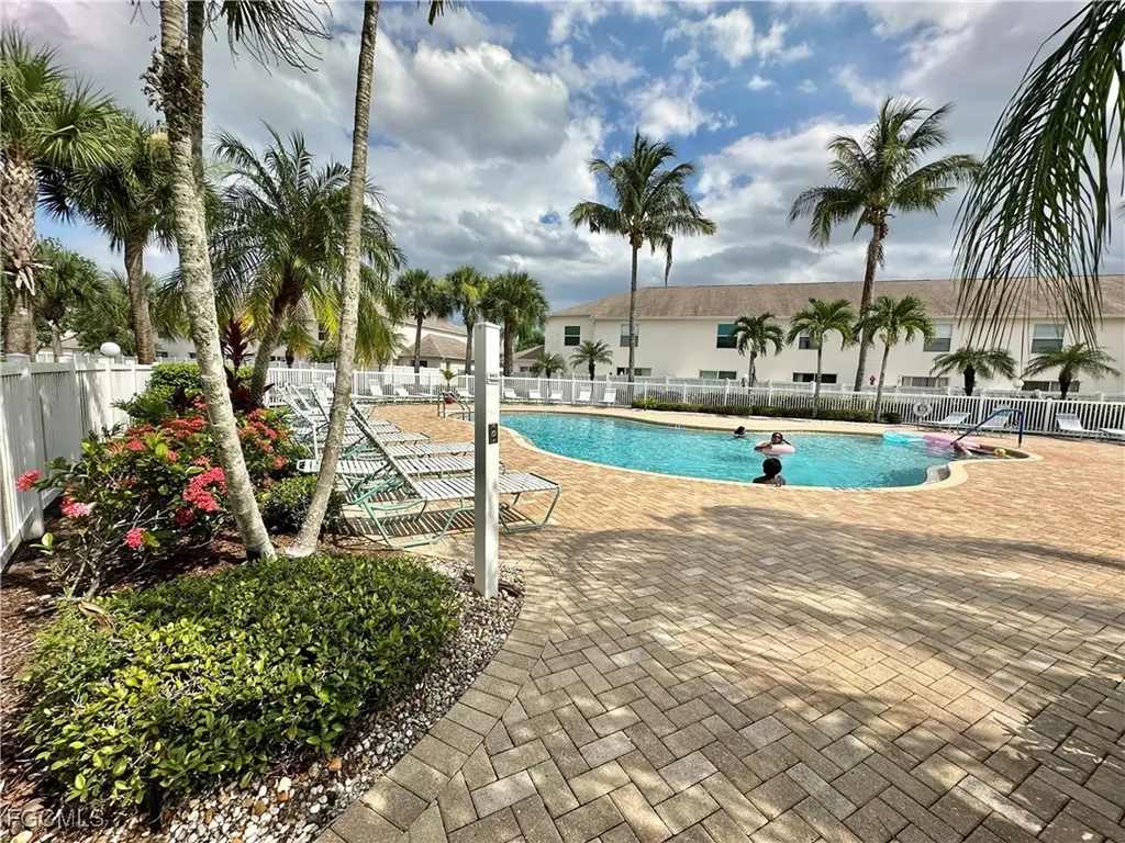 3627 Pine Oak Circle Fort Myers FL 33916