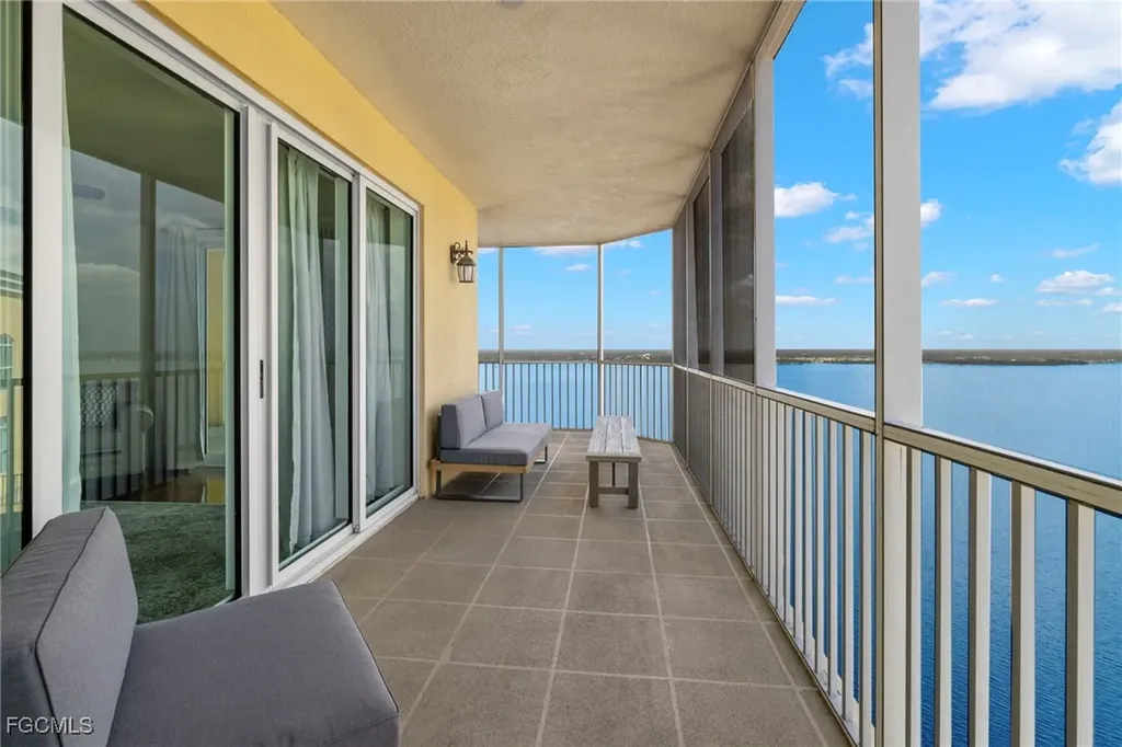 2745 1st Street Fort Myers FL 33916