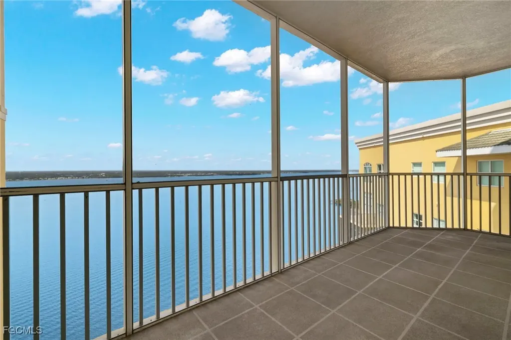 2745 1st Street Fort Myers FL 33916