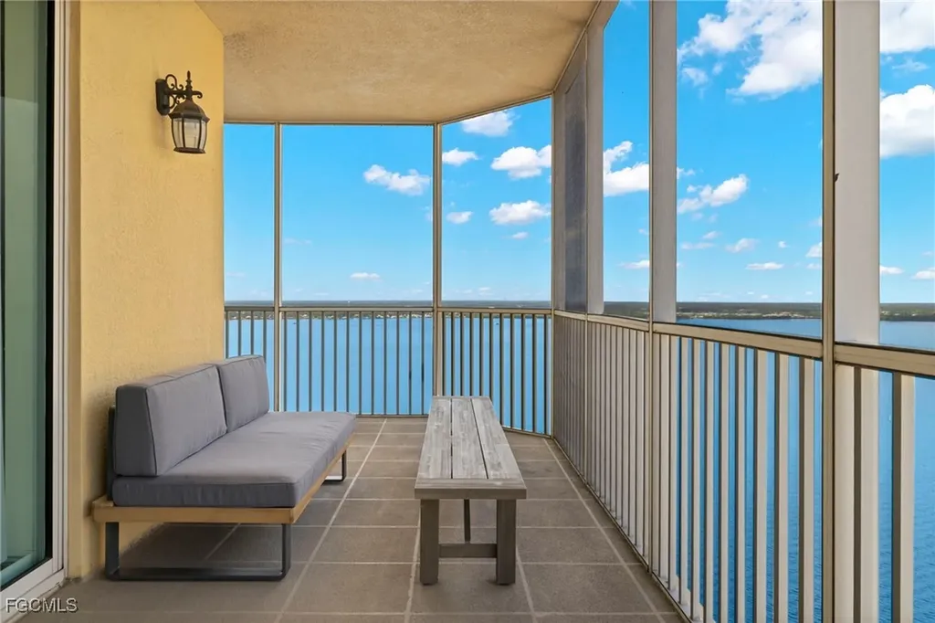 2745 1st Street Fort Myers FL 33916