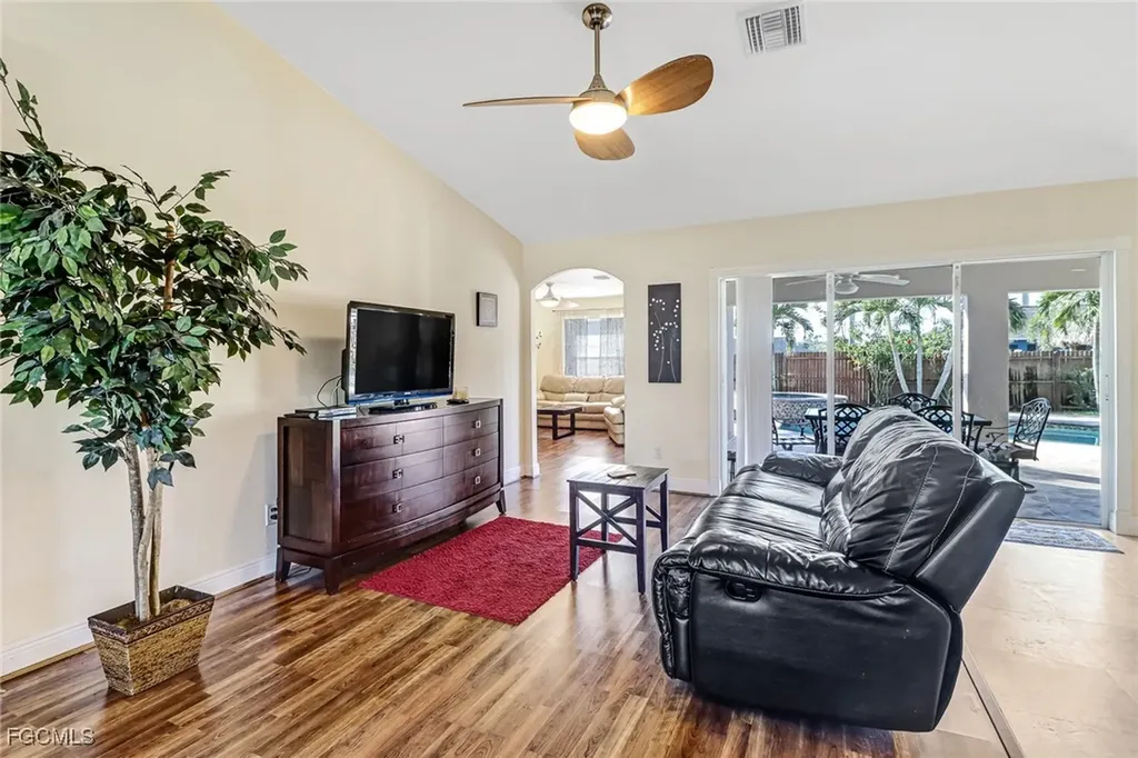 930 SW 37th Terrace Cape Coral FL 33914