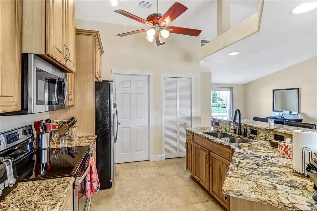 930 SW 37th Terrace Cape Coral FL 33914