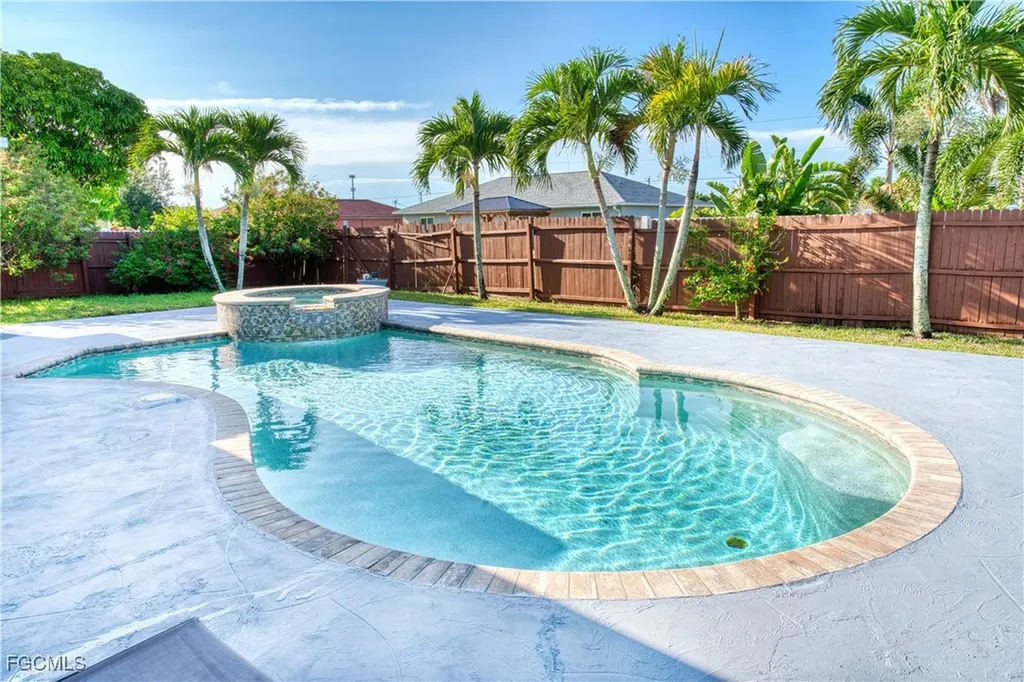 930 SW 37th Terrace Cape Coral FL 33914