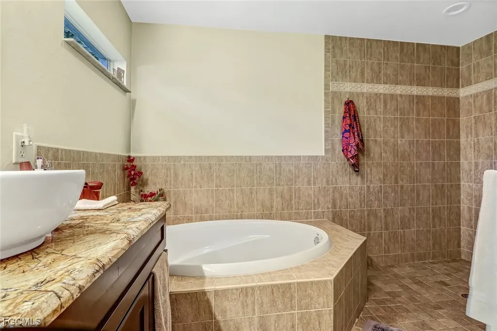 930 SW 37th Terrace Cape Coral FL 33914