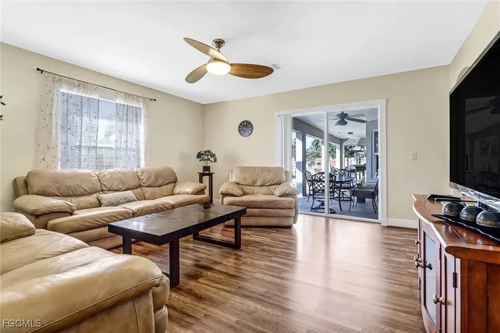 930 SW 37th Terrace Cape Coral FL 33914