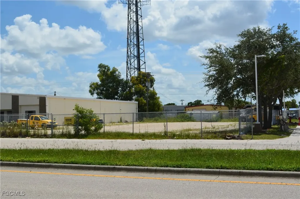 929 Country Club Boulevard Cape Coral FL 33990