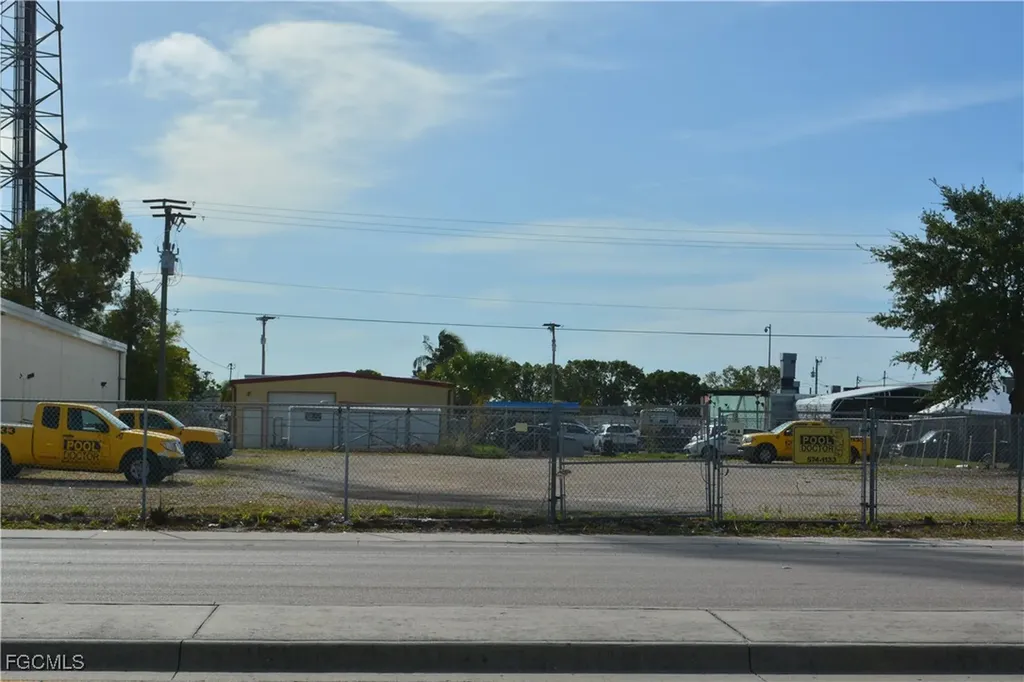 929 Country Club Boulevard Cape Coral FL 33990