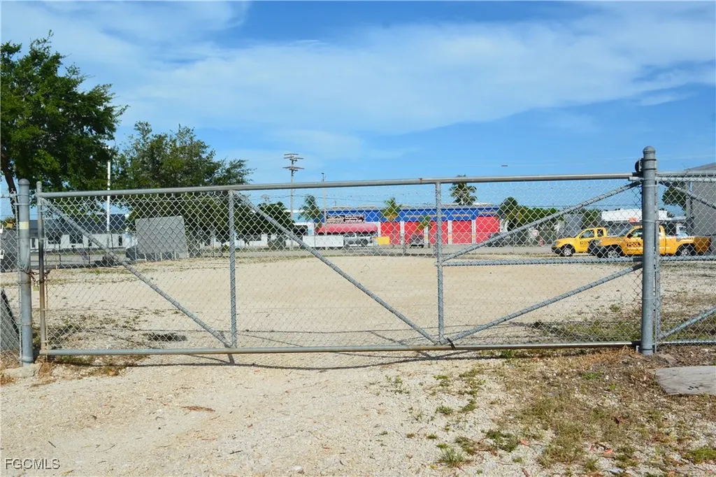 929 Country Club Boulevard Cape Coral FL 33990