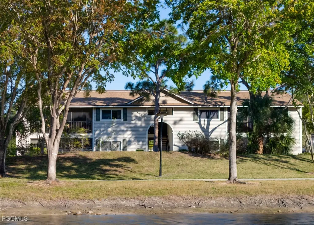 8171 S Woods Circle Fort Myers FL 33919
