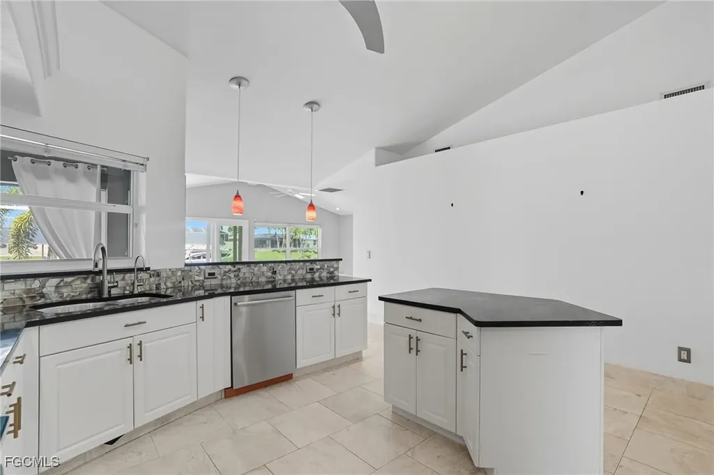 1062 SE 21st Avenue Cape Coral FL 33990