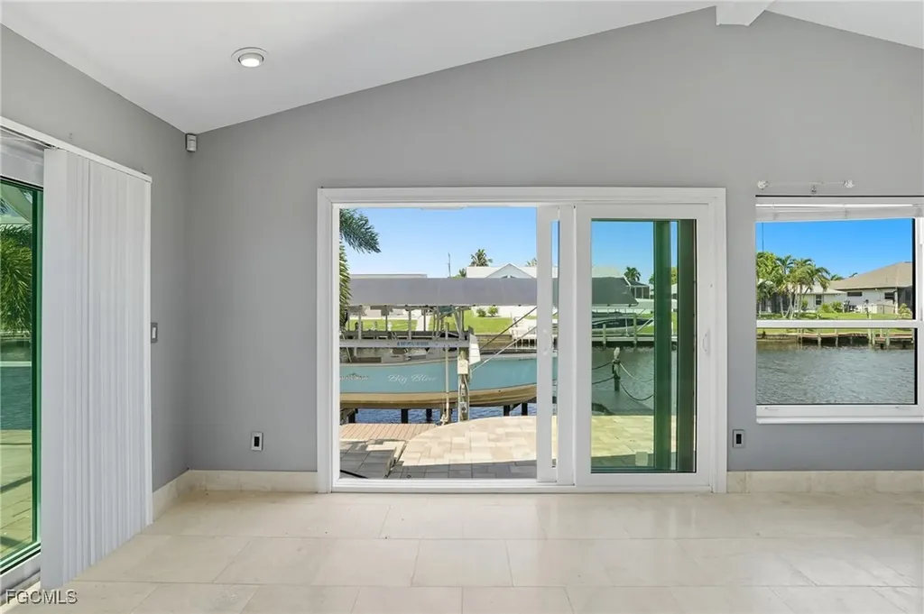 1062 SE 21st Avenue Cape Coral FL 33990