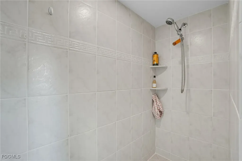 1062 SE 21st Avenue Cape Coral FL 33990