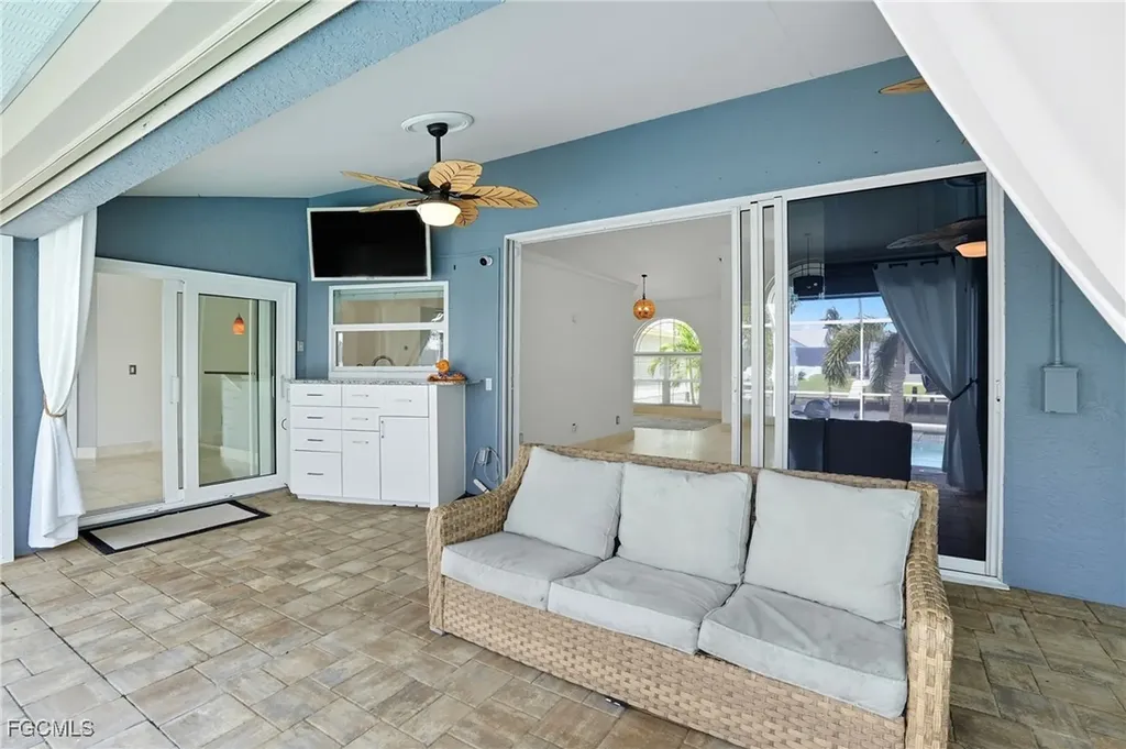 1062 SE 21st Avenue Cape Coral FL 33990