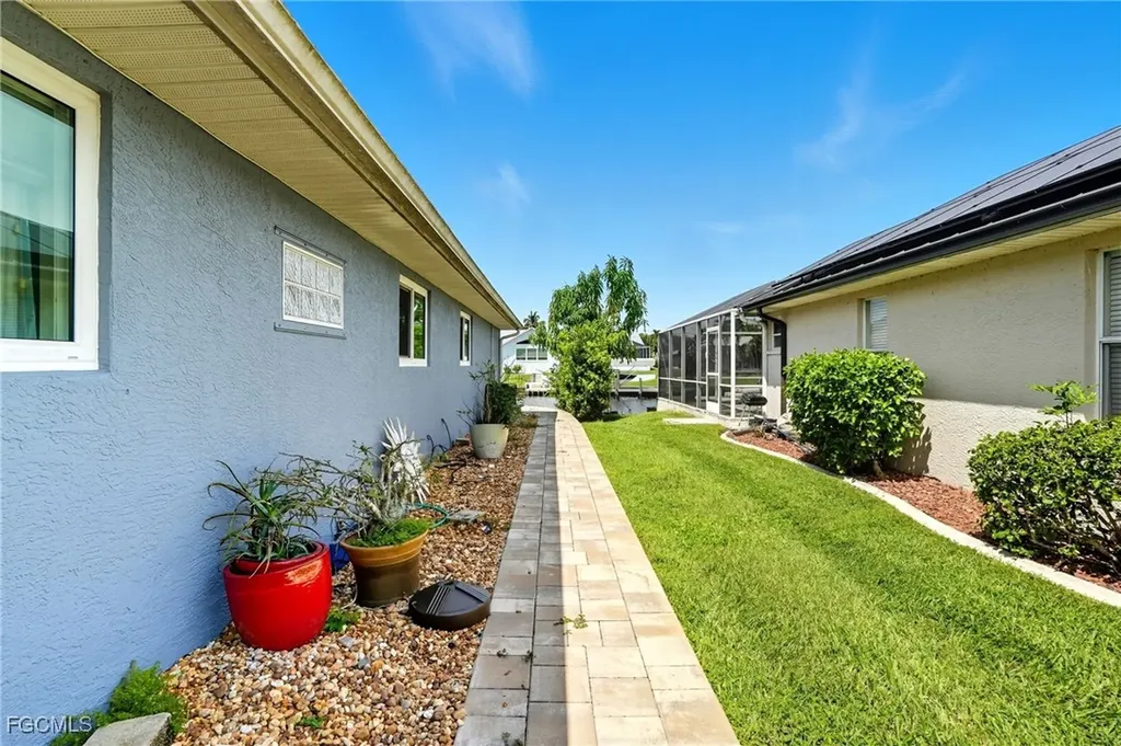 1062 SE 21st Avenue Cape Coral FL 33990
