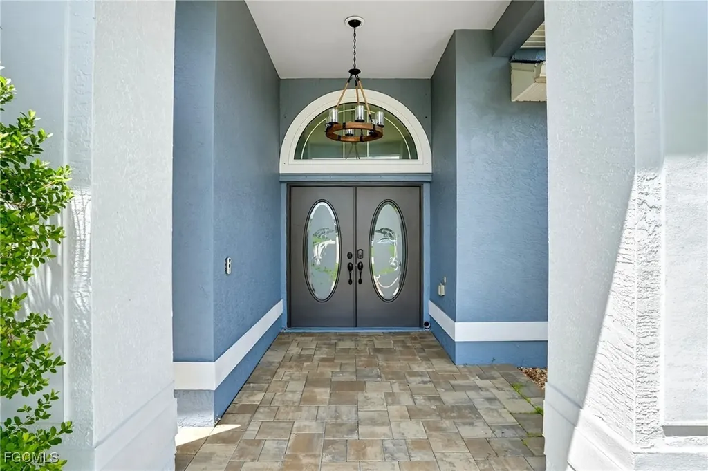 1062 SE 21st Avenue Cape Coral FL 33990