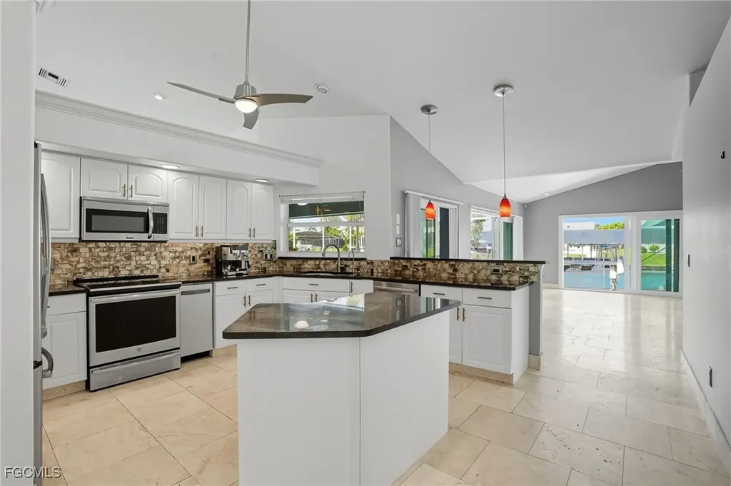 1062 SE 21st Avenue Cape Coral FL 33990