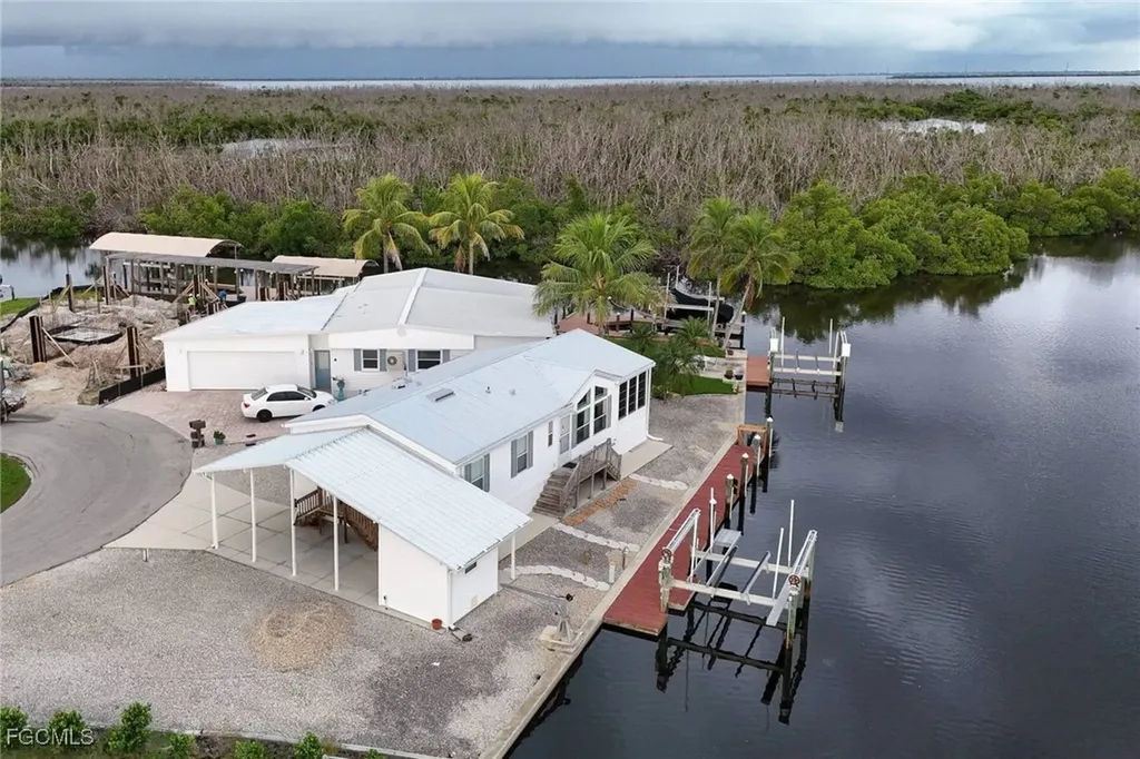 3952 Blueberry Lane St. James City FL 33956