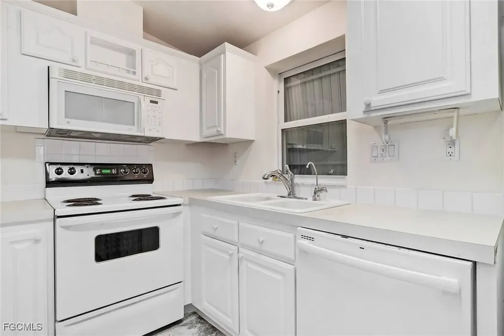 3952 Blueberry Lane St. James City FL 33956