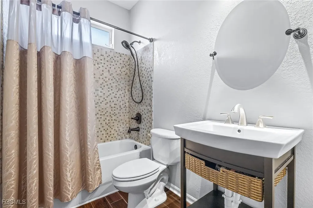 1049 NW 38th Place Cape Coral FL 33993