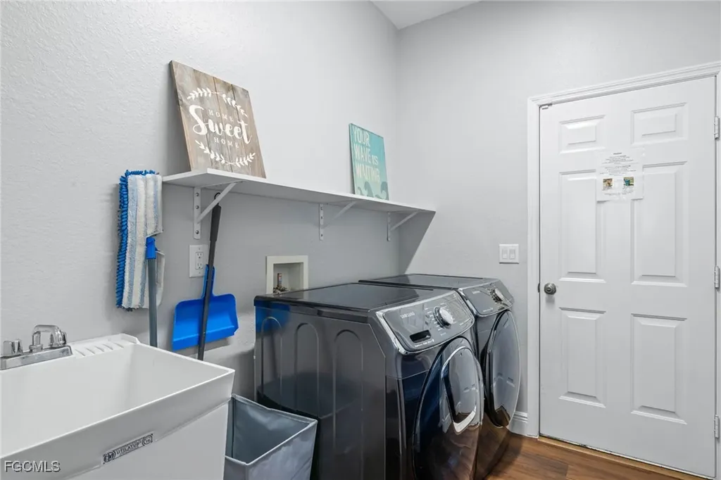 1049 NW 38th Place Cape Coral FL 33993