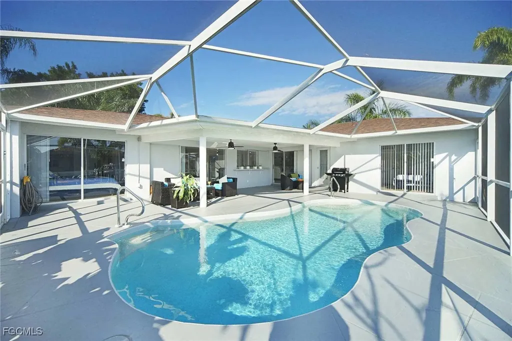 2633 SE 19th Place Cape Coral FL 33904