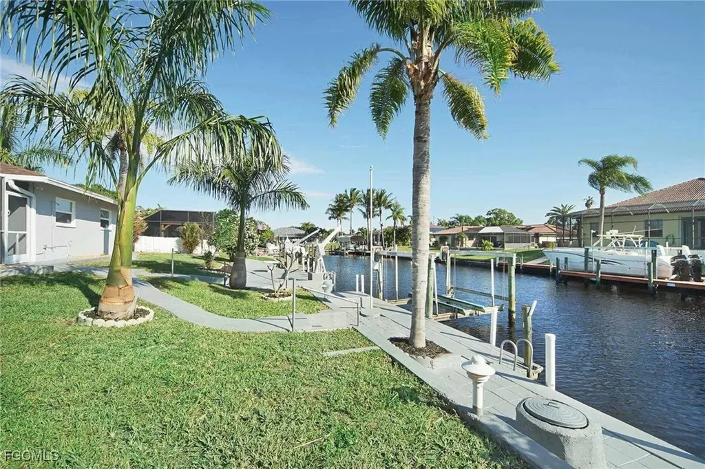 2633 SE 19th Place Cape Coral FL 33904