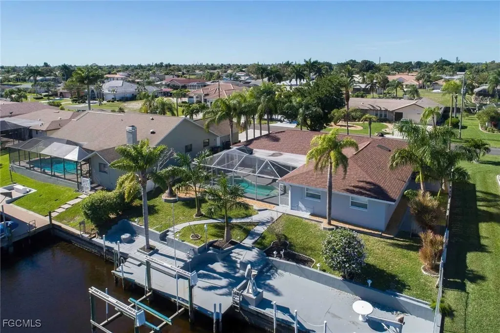 2633 SE 19th Place Cape Coral FL 33904