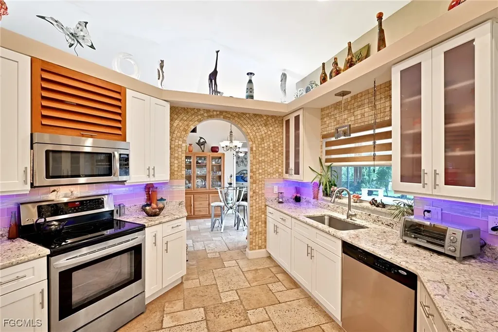 1712 Beach Parkway W Cape Coral FL 33914