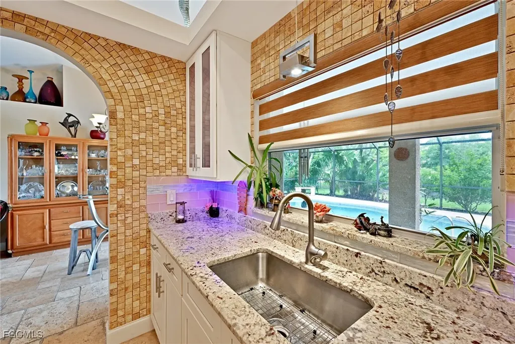 1712 Beach Parkway W Cape Coral FL 33914