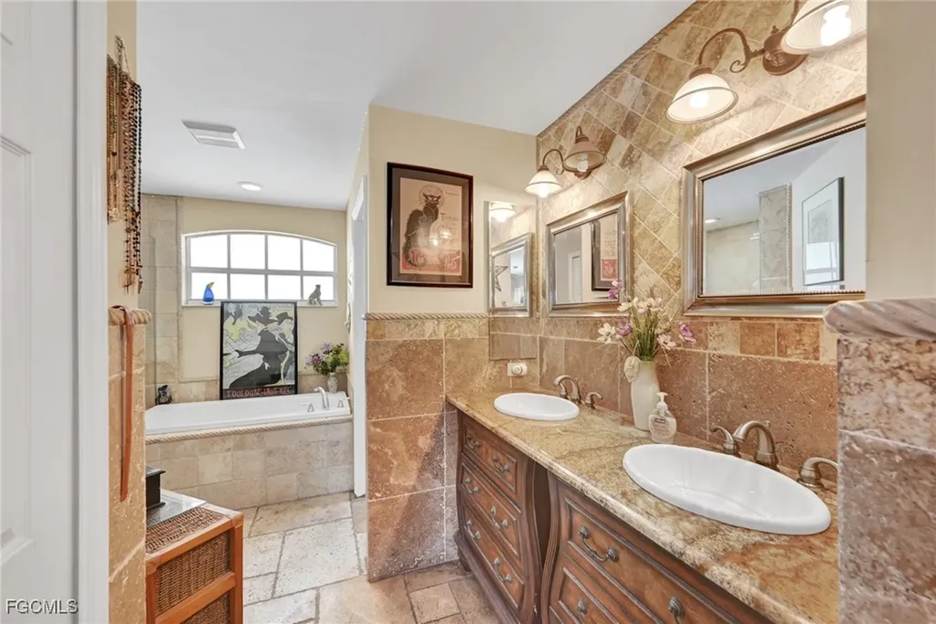 1712 Beach Parkway W Cape Coral FL 33914