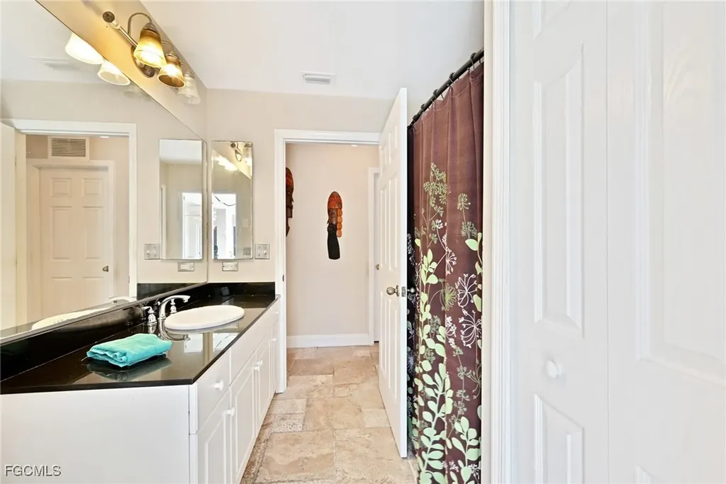 1712 Beach Parkway W Cape Coral FL 33914