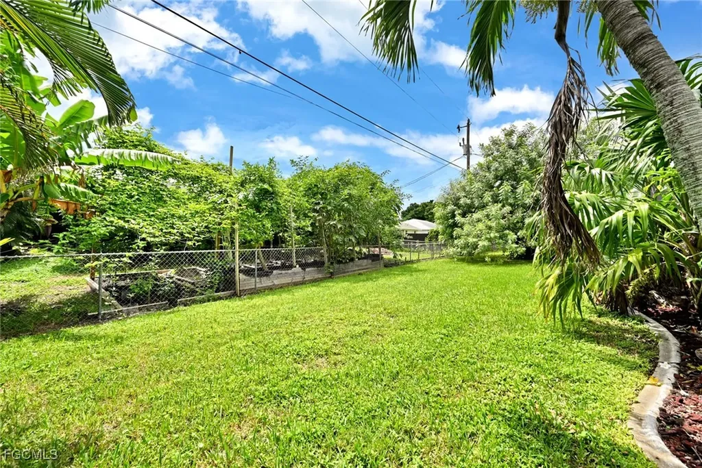 1712 Beach Parkway W Cape Coral FL 33914