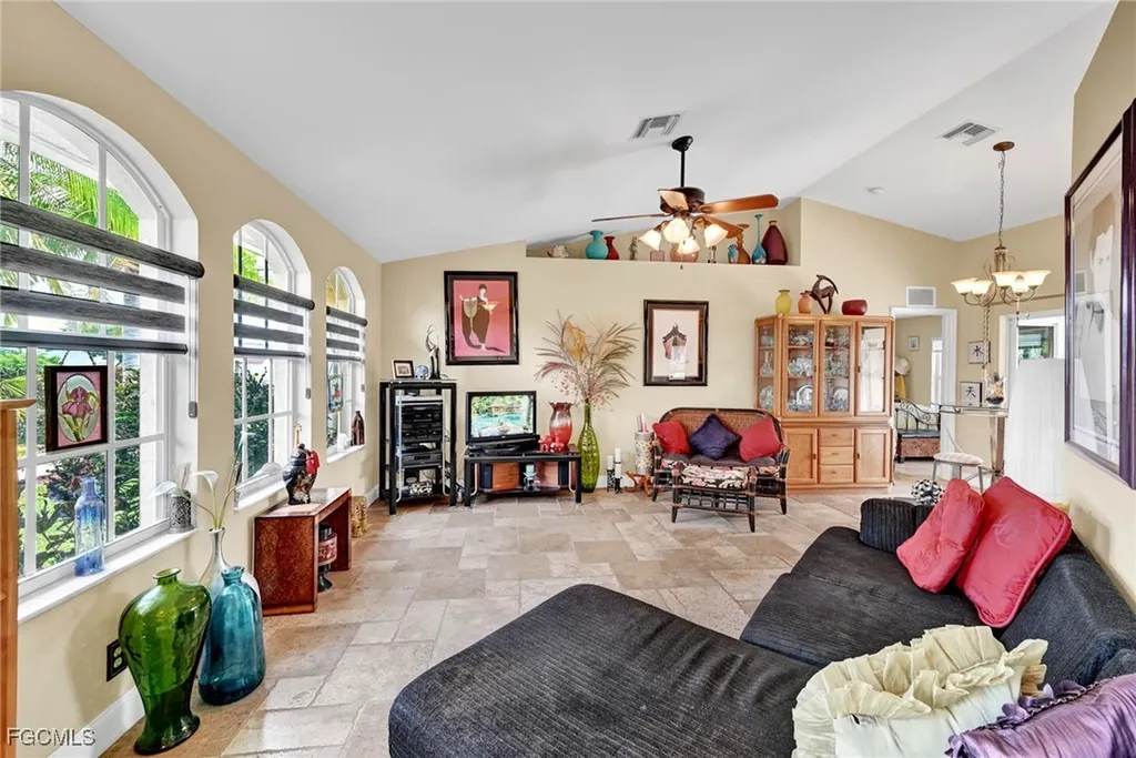 1712 Beach Parkway W Cape Coral FL 33914