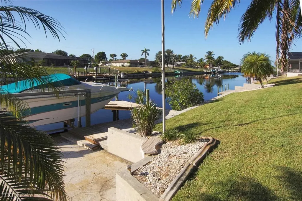 1422 SE 12th Terrace Cape Coral FL 33990