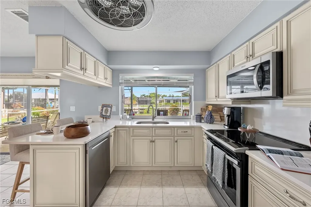 5240 SW 2nd Place Cape Coral FL 33914