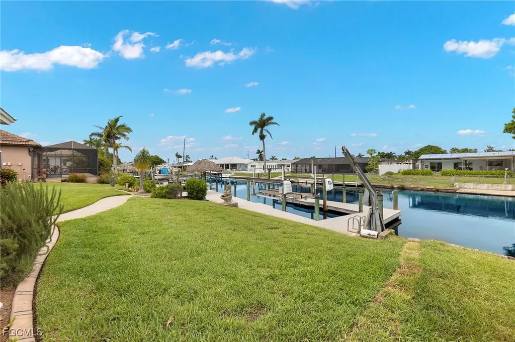 5240 SW 2nd Place Cape Coral FL 33914