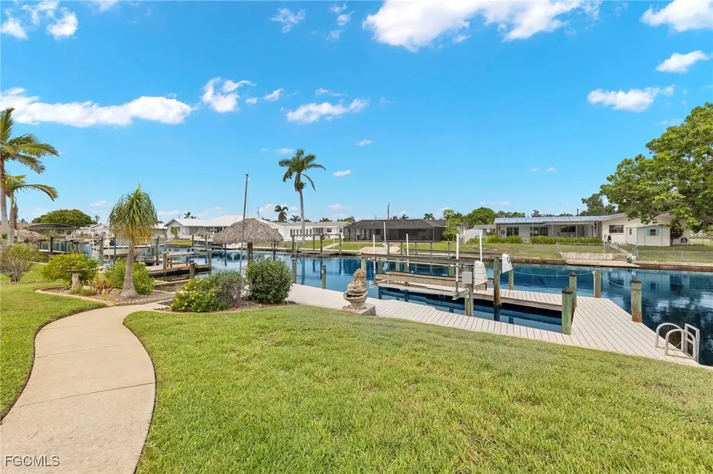 5240 SW 2nd Place Cape Coral FL 33914
