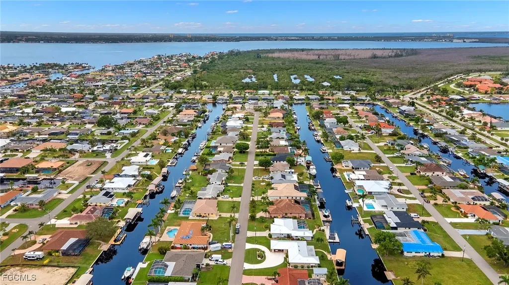 5240 SW 2nd Place Cape Coral FL 33914